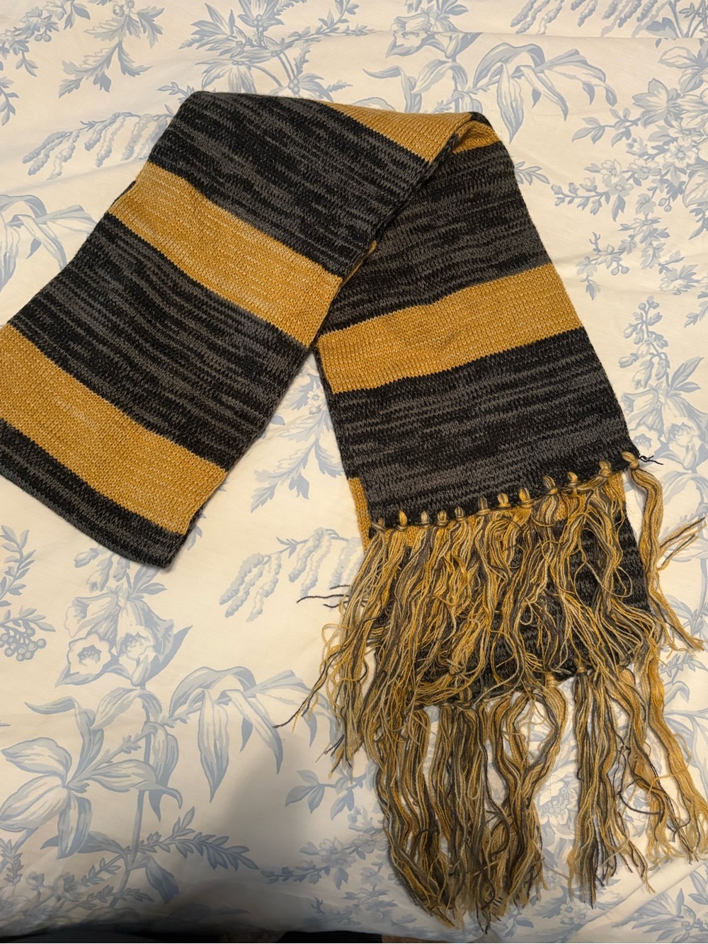 Striped Black and Yellow Fringe Knit Scarf - hufflepuff  UNBRANDED UNLICENSED